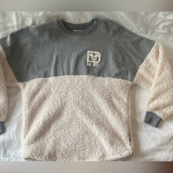 XSmall Walt Disney World Resort Spirit Jersey. Gray and white (fleece) - Picture 4 of 9